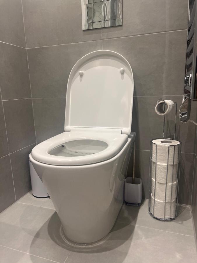 London Heathrow Airport Apartment Voyager House Terminal 12345 - Ev Electric And Parking Available Hillingdon Exteriör bild