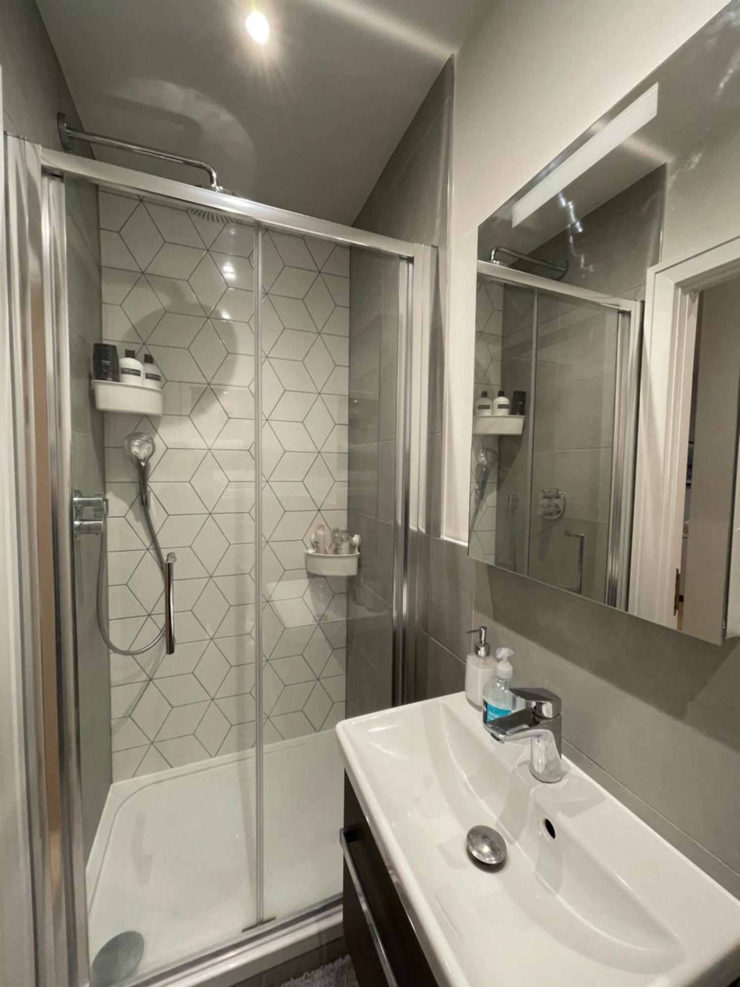 London Heathrow Airport Apartment Voyager House Terminal 12345 - Ev Electric And Parking Available Hillingdon Exteriör bild