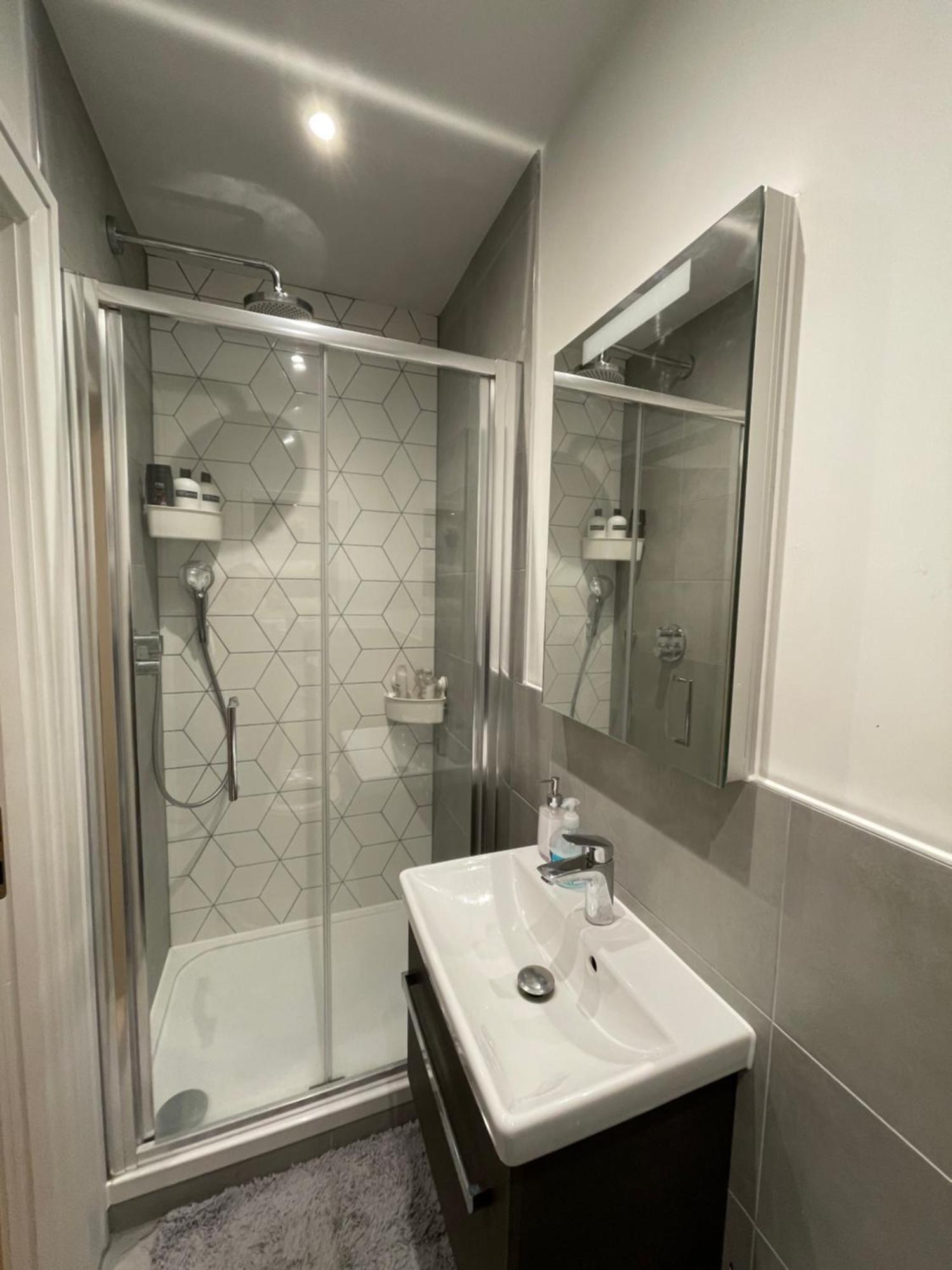 London Heathrow Airport Apartment Voyager House Terminal 12345 - Ev Electric And Parking Available Hillingdon Exteriör bild
